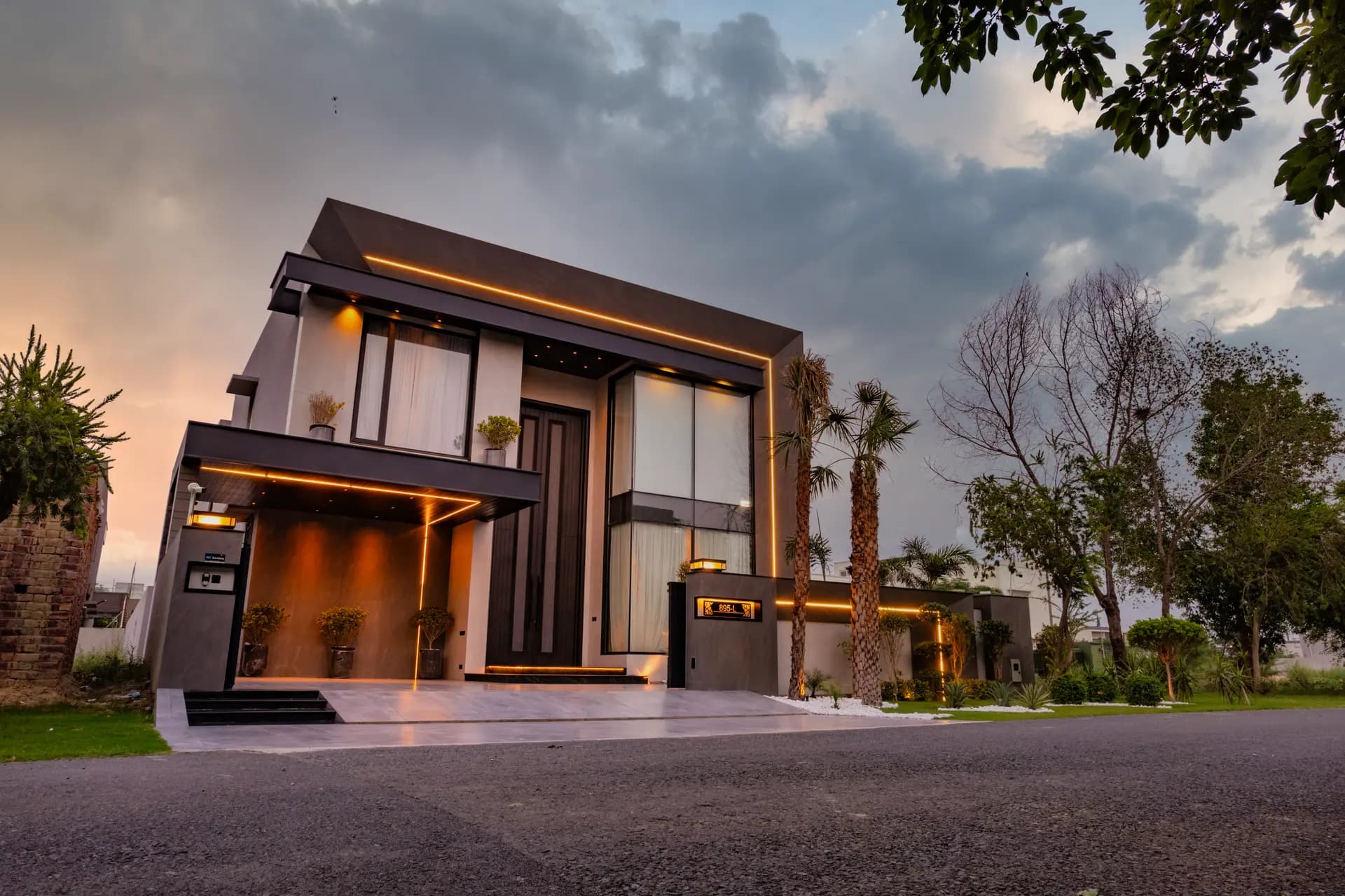 895-L dusk exterior photograph 1